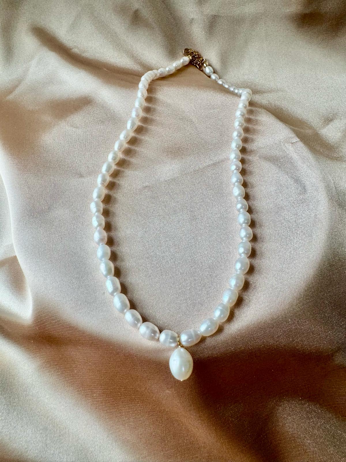 Ivory Droplet Pearl Necklace (N011)