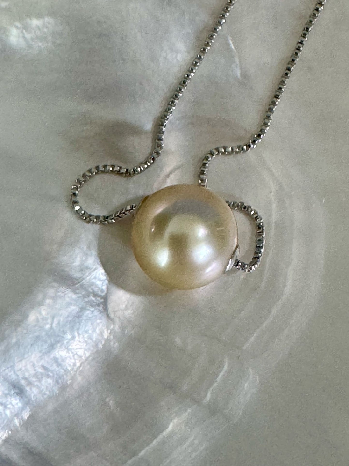 Lu Lu Tong Golden Pendant (PD002)