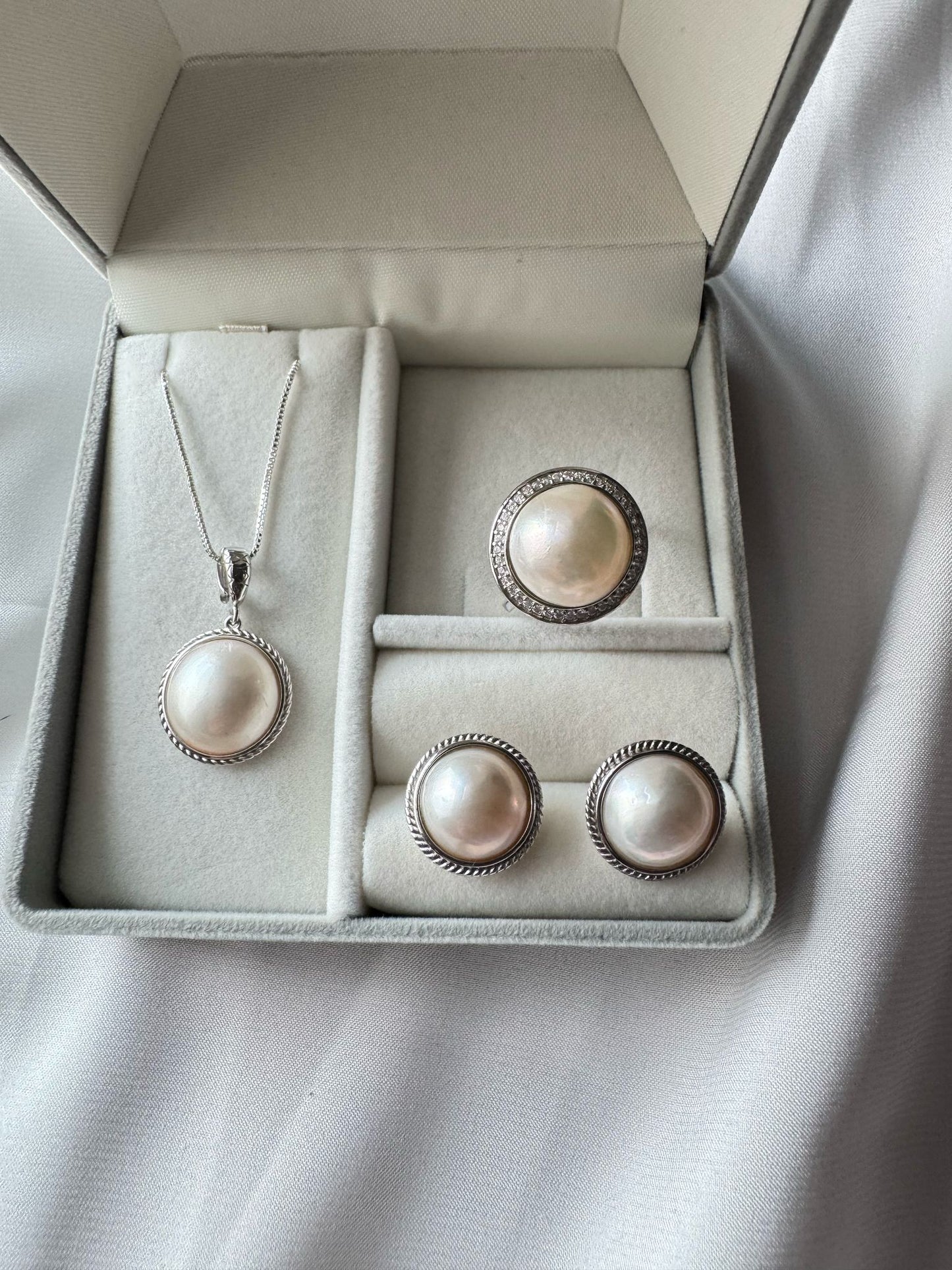 Eternal Grace Mabe Pearl Set